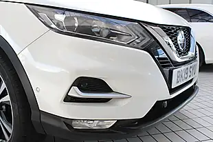 Used 2019 Nissan Qashqai N-Connecta Storm White - Interior and Exterior details 9