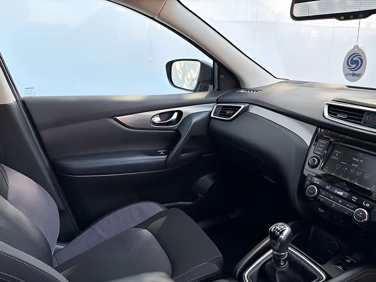 Used 2019 Nissan Qashqai N-Connecta Vivid Blue - Interior and Exterior details 10