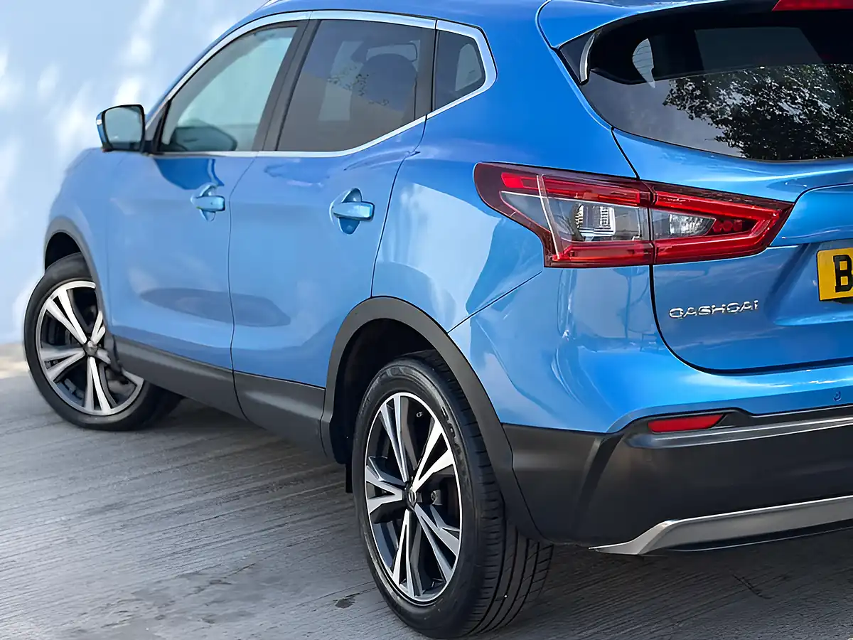 Used 2019 Nissan Qashqai N-Connecta Vivid Blue - Interior and Exterior details 15