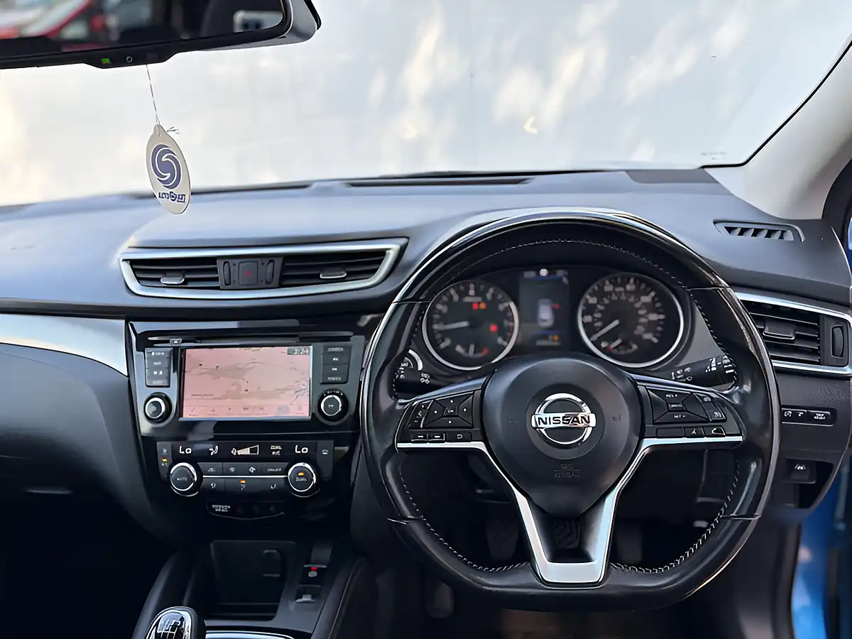 Used 2019 Nissan Qashqai N-Connecta Vivid Blue - Interior and Exterior details 17