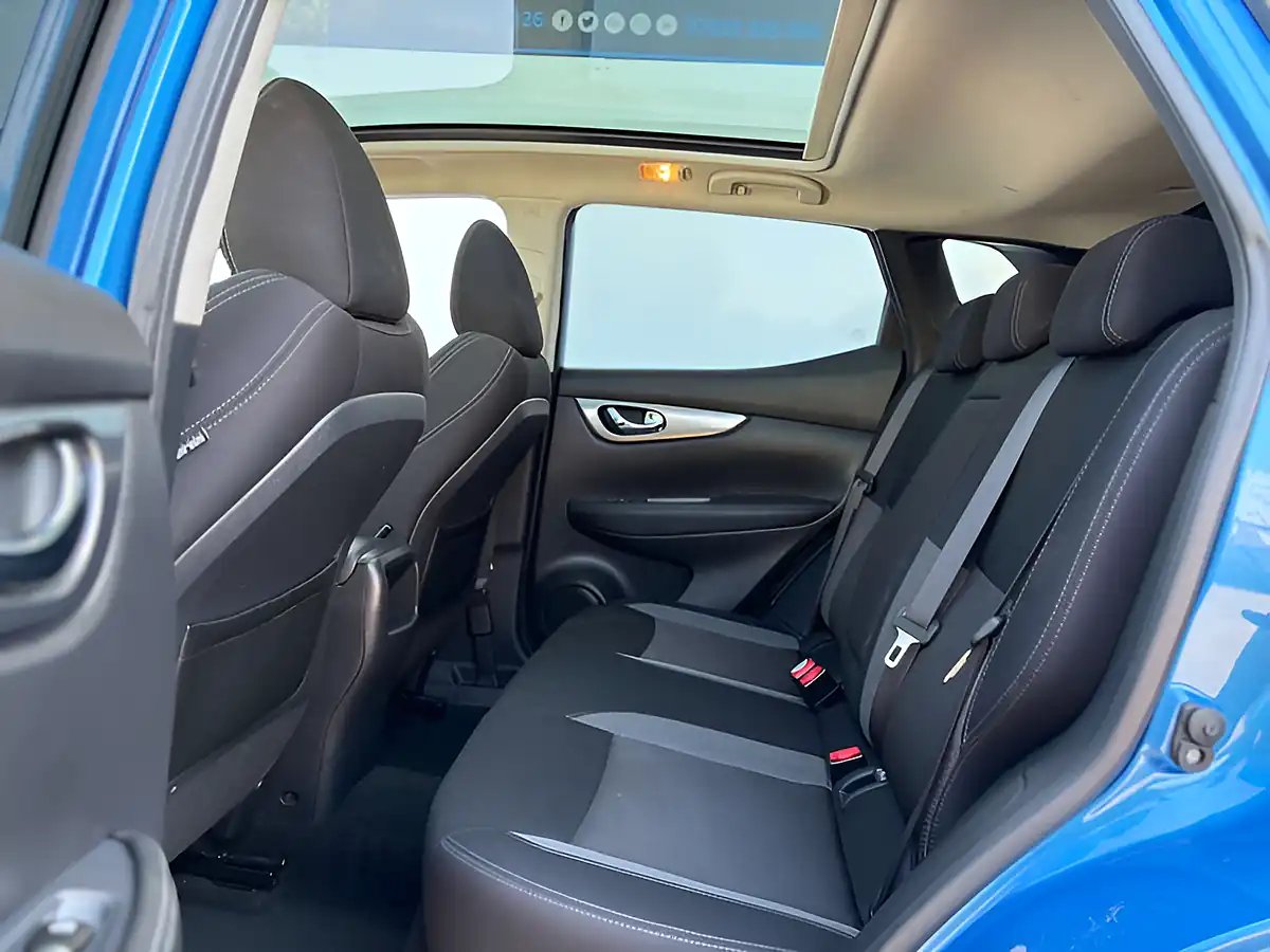 Used 2019 Nissan Qashqai N-Connecta Vivid Blue - Interior and Exterior details 18
