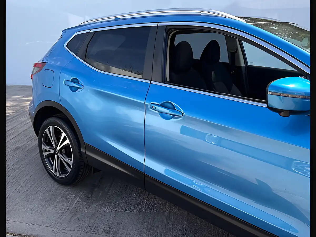 Used 2019 Nissan Qashqai N-Connecta Vivid Blue - Interior and Exterior details 4
