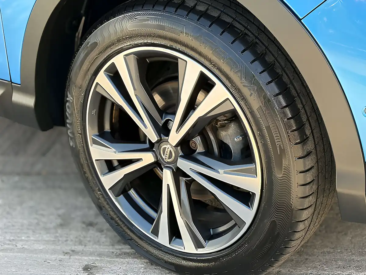 Used 2019 Nissan Qashqai N-Connecta Vivid Blue - Interior and Exterior details 5