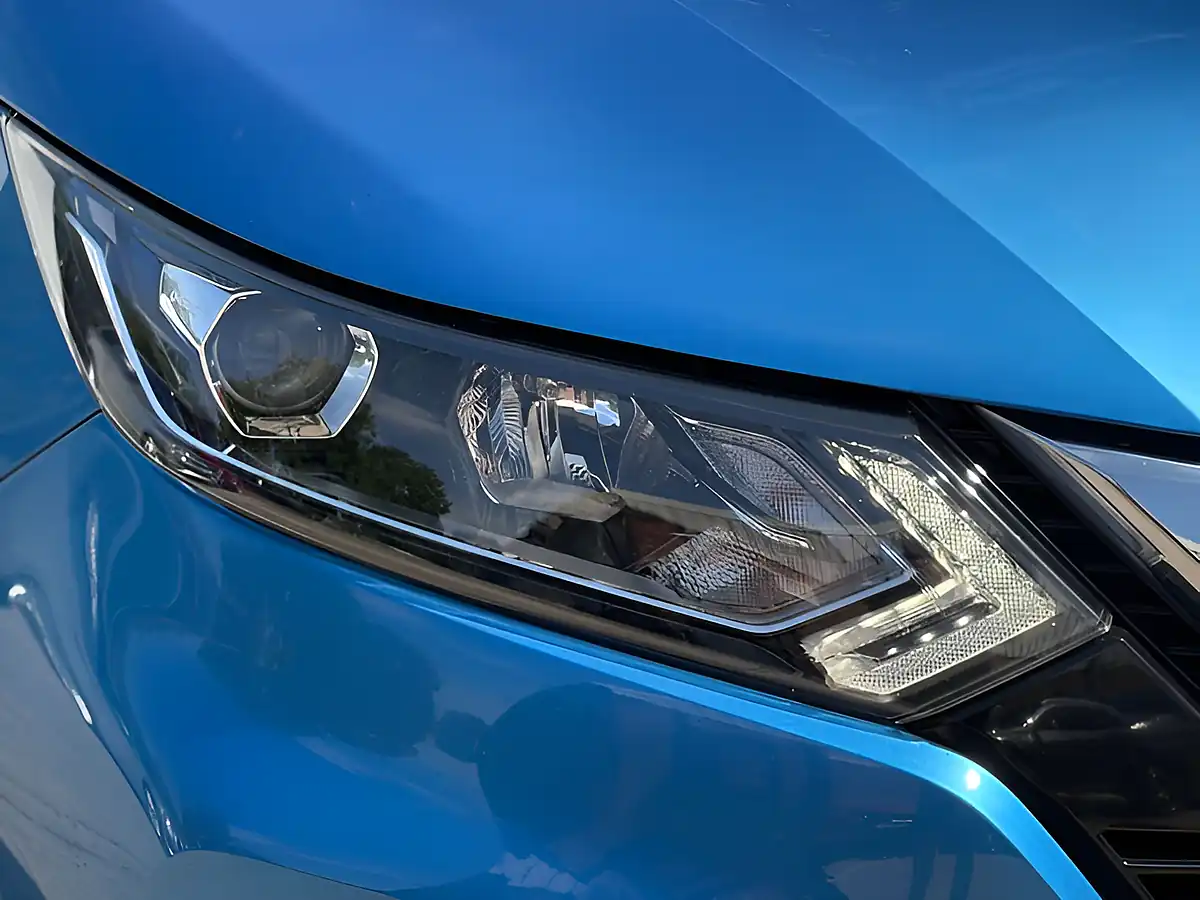Used 2019 Nissan Qashqai N-Connecta Vivid Blue - Interior and Exterior details 6