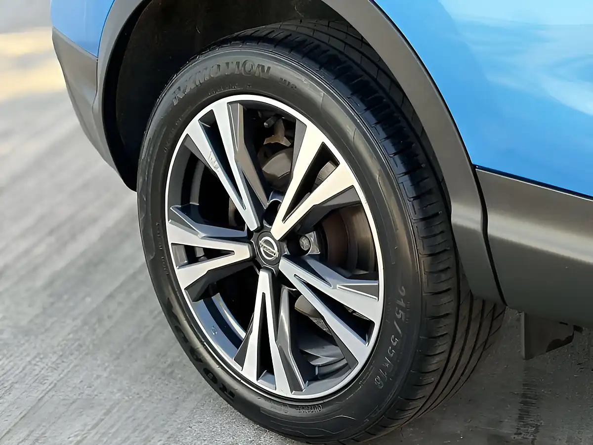 Used 2019 Nissan Qashqai N-Connecta Vivid Blue - Interior and Exterior details 7