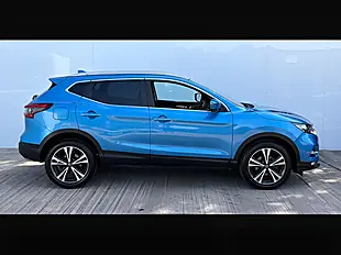 Used 2019 Nissan Qashqai N-Connecta Vivid Blue - Interior and Exterior details 9