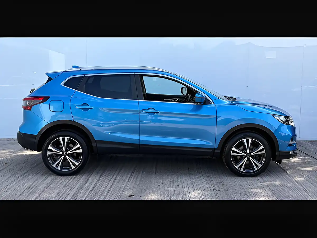 Used 2019 Nissan Qashqai N-Connecta Vivid Blue - Interior and Exterior details 9