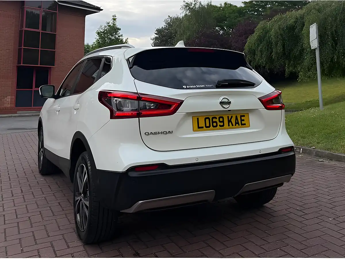 Used 2019 Nissan Qashqai N-Connecta White - Interior and Exterior details 10