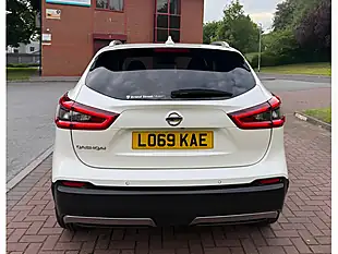 Used 2019 Nissan Qashqai N-Connecta White - Interior and Exterior details 11