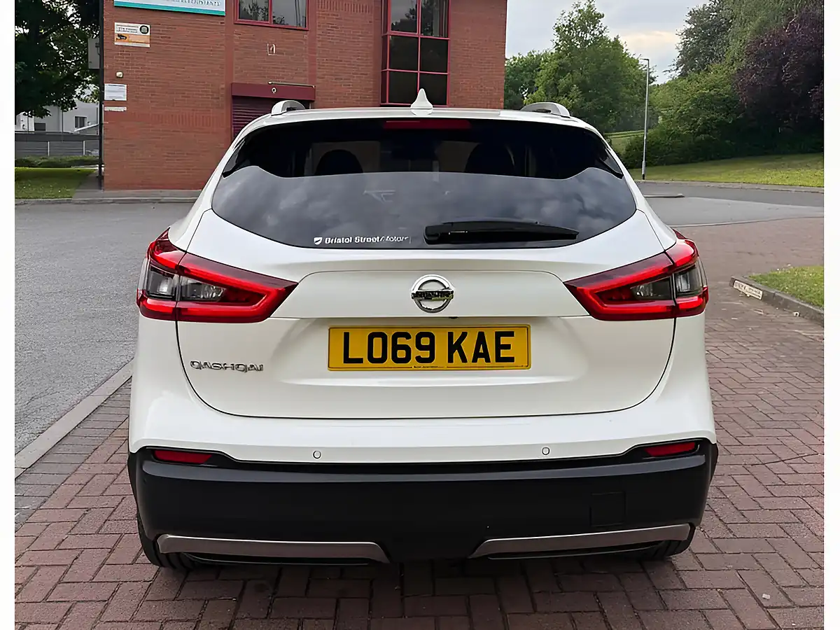 Used 2019 Nissan Qashqai N-Connecta White - Interior and Exterior details 11