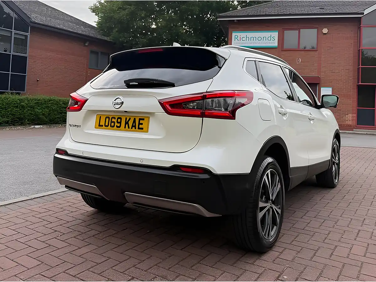 Used 2019 Nissan Qashqai N-Connecta White - Interior and Exterior details 15