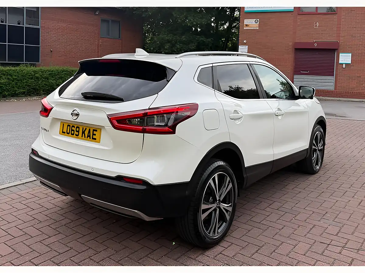 Used 2019 Nissan Qashqai N-Connecta White - Interior and Exterior details 16