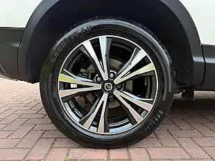 Used 2019 Nissan Qashqai N-Connecta White - Interior and Exterior details 18