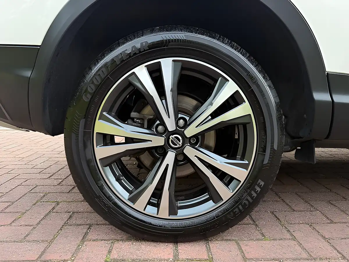 Used 2019 Nissan Qashqai N-Connecta White - Interior and Exterior details 18