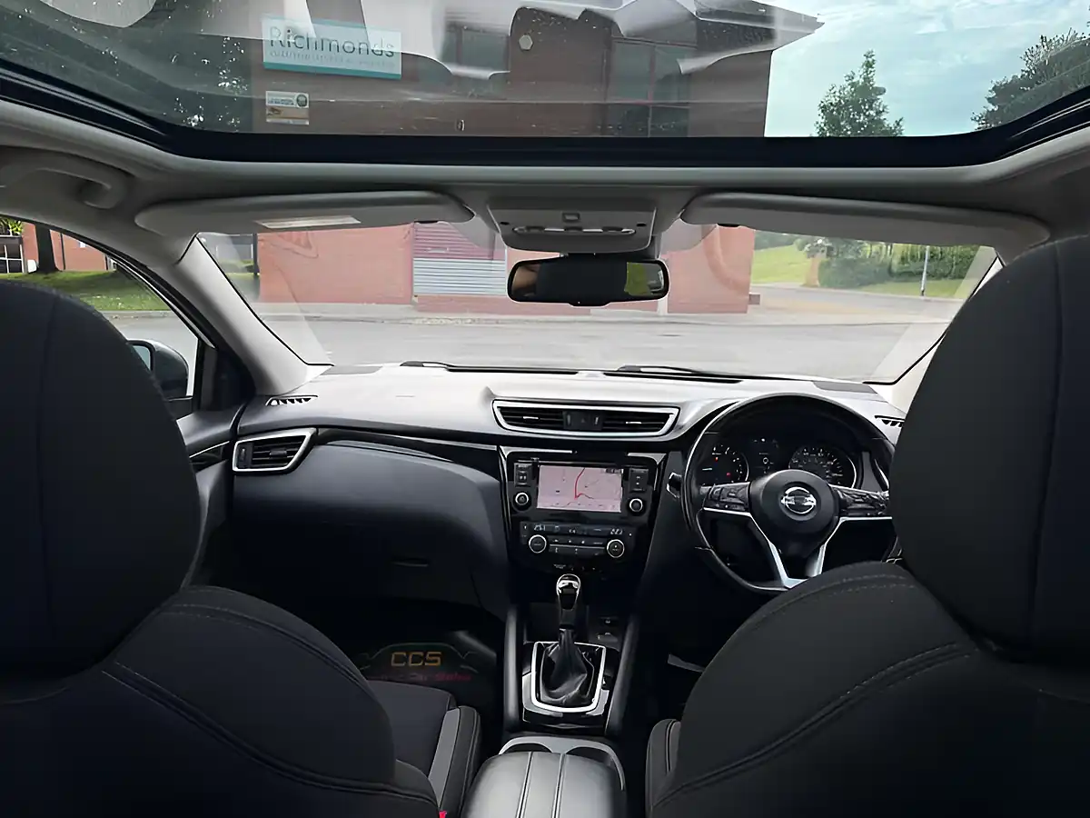 Used 2019 Nissan Qashqai N-Connecta White - Interior and Exterior details 3
