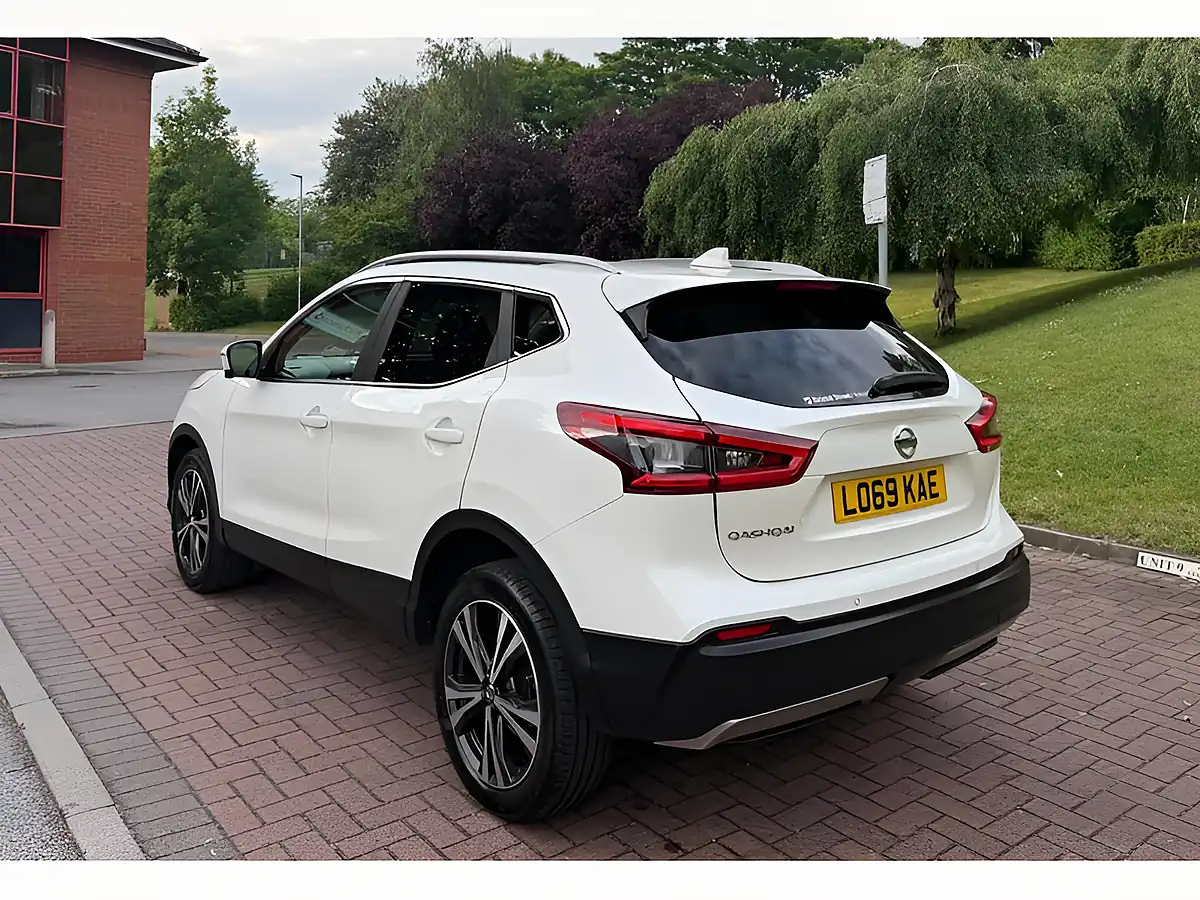 Used 2019 Nissan Qashqai N-Connecta White - Interior and Exterior details 7