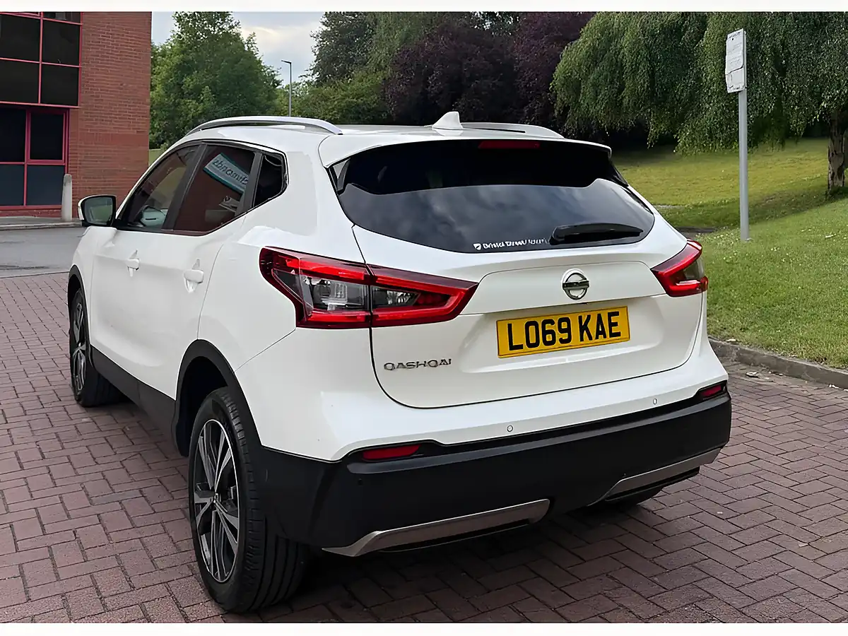 Used 2019 Nissan Qashqai N-Connecta White - Interior and Exterior details 8