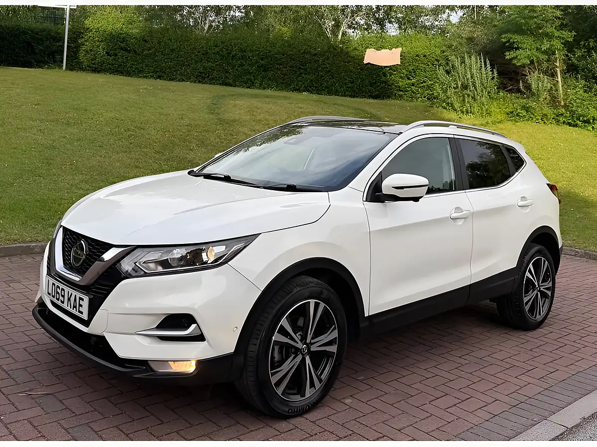 Used 2019 Nissan Qashqai N-Connecta White - Interior and Exterior details 9