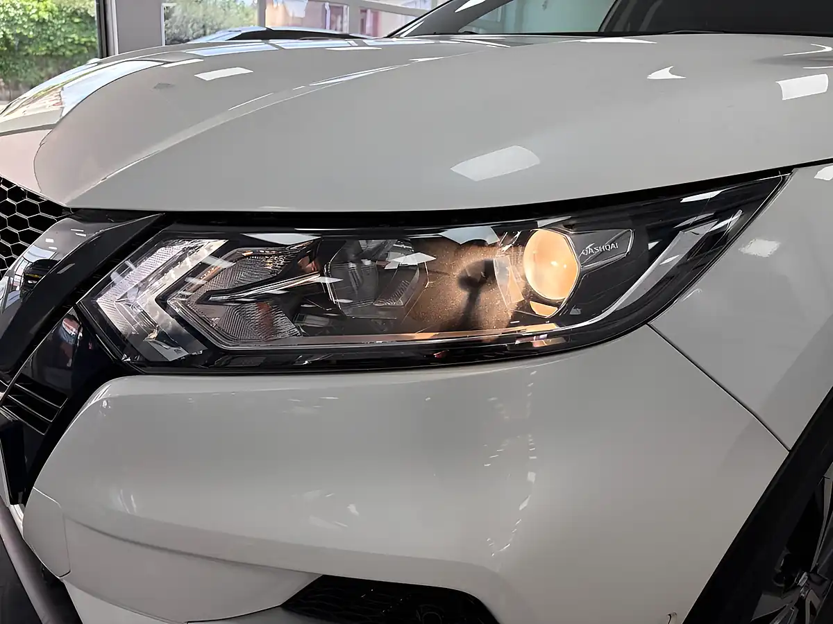 Used 2019 Nissan Qashqai N-Connecta White - Interior and Exterior details 10