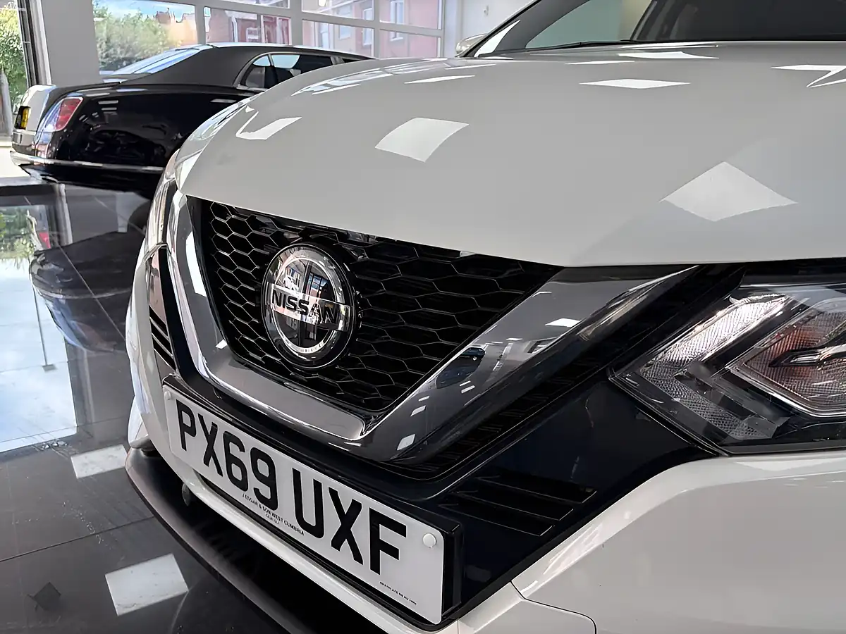 Used 2019 Nissan Qashqai N-Connecta White - Interior and Exterior details 11