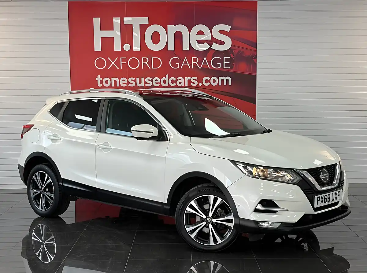 Used 2019 Nissan Qashqai N-Connecta White - Interior and Exterior details 18