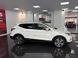 Used 2019 Nissan Qashqai N-Connecta White - Interior and Exterior details 3