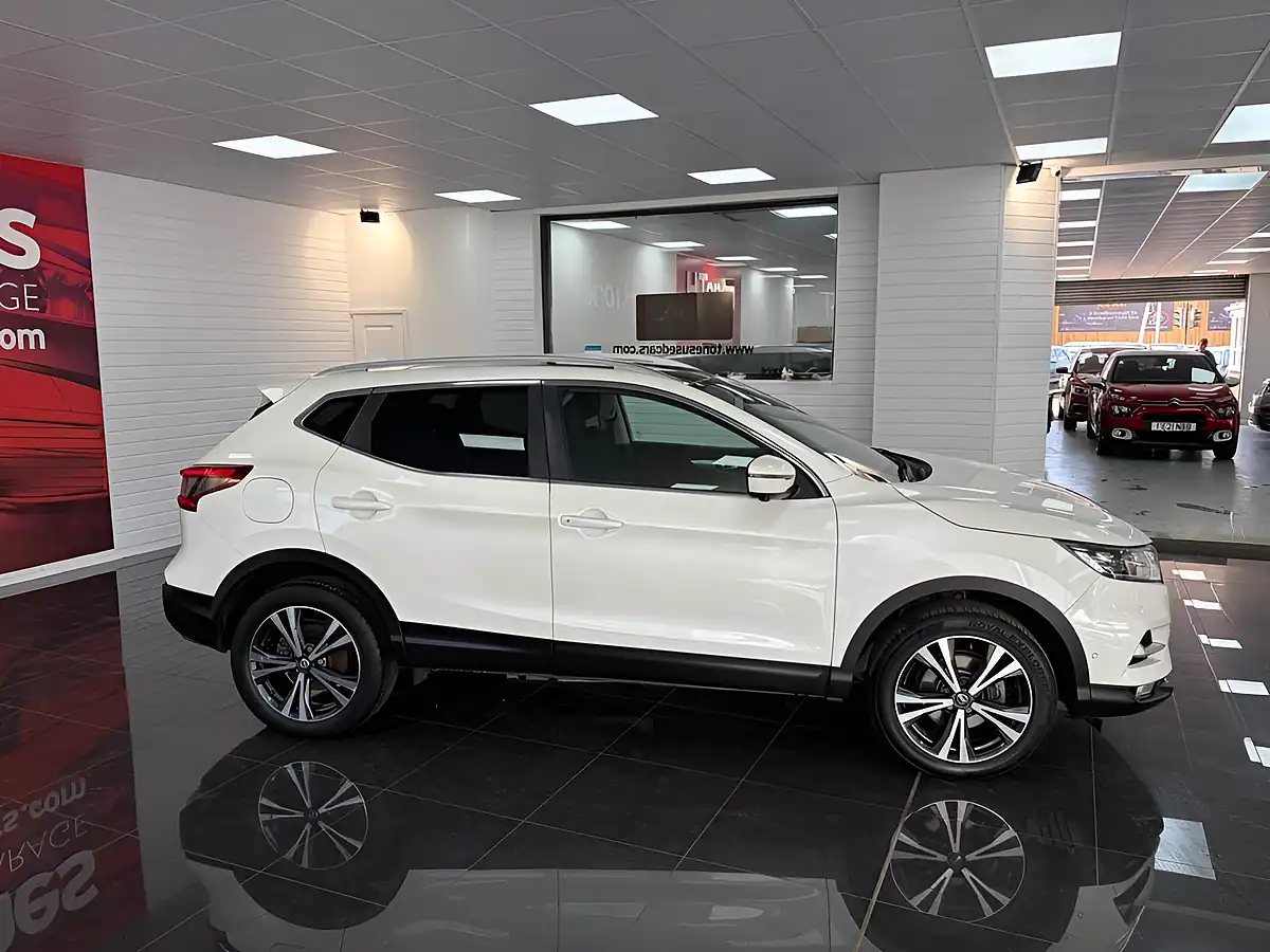 Used 2019 Nissan Qashqai N-Connecta White - Interior and Exterior details 3