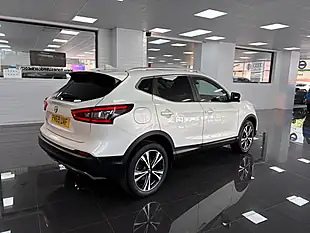 Used 2019 Nissan Qashqai N-Connecta White - Interior and Exterior details 4