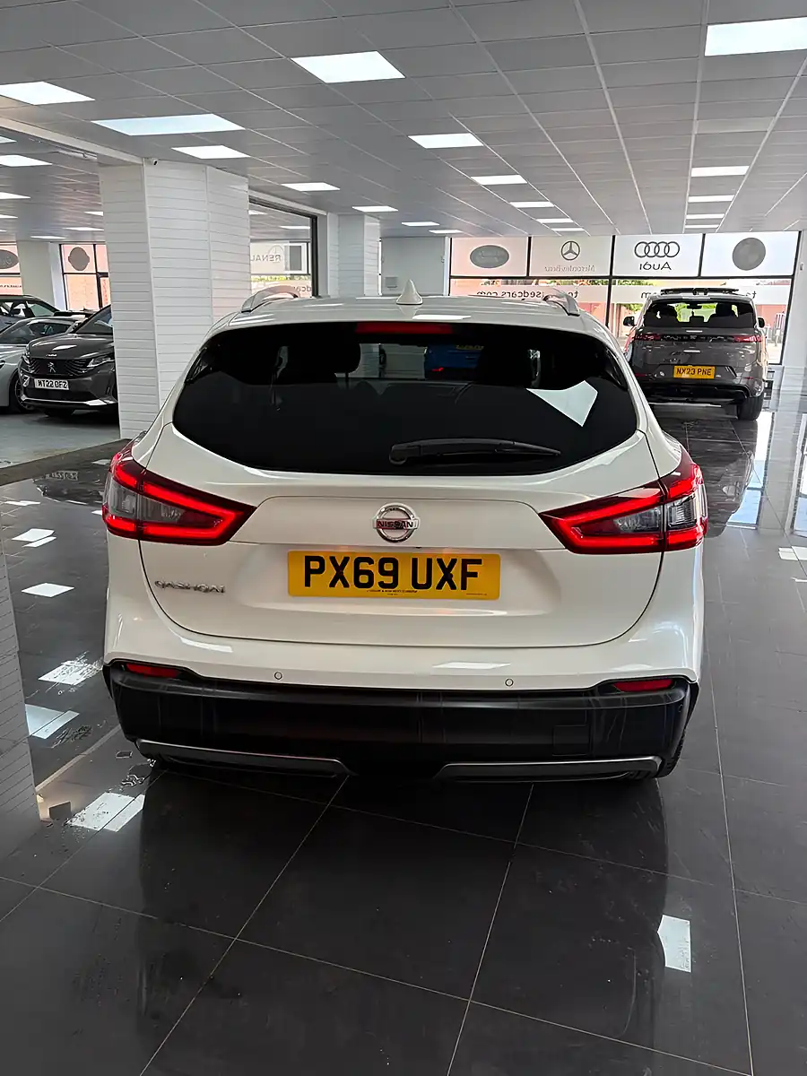 Used 2019 Nissan Qashqai N-Connecta White - Interior and Exterior details 5