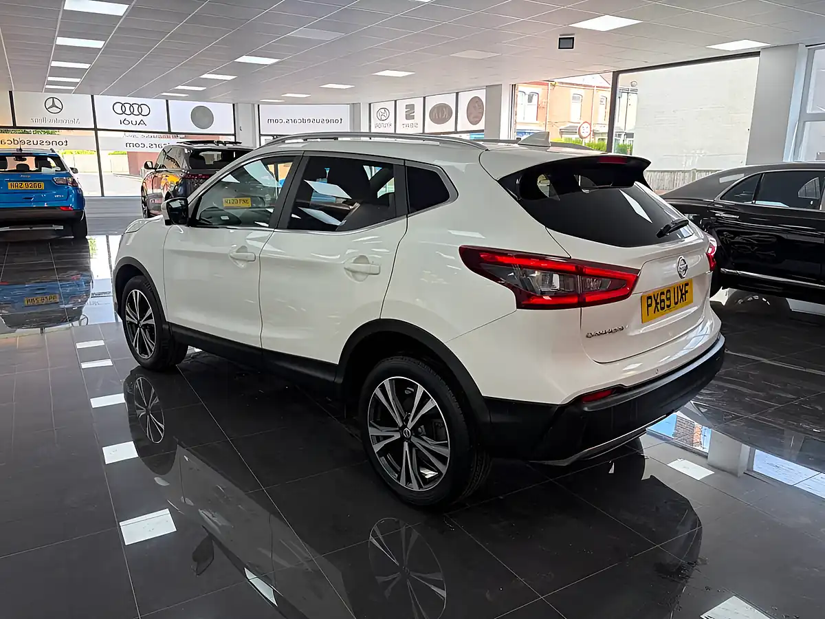 Used 2019 Nissan Qashqai N-Connecta White - Interior and Exterior details 6