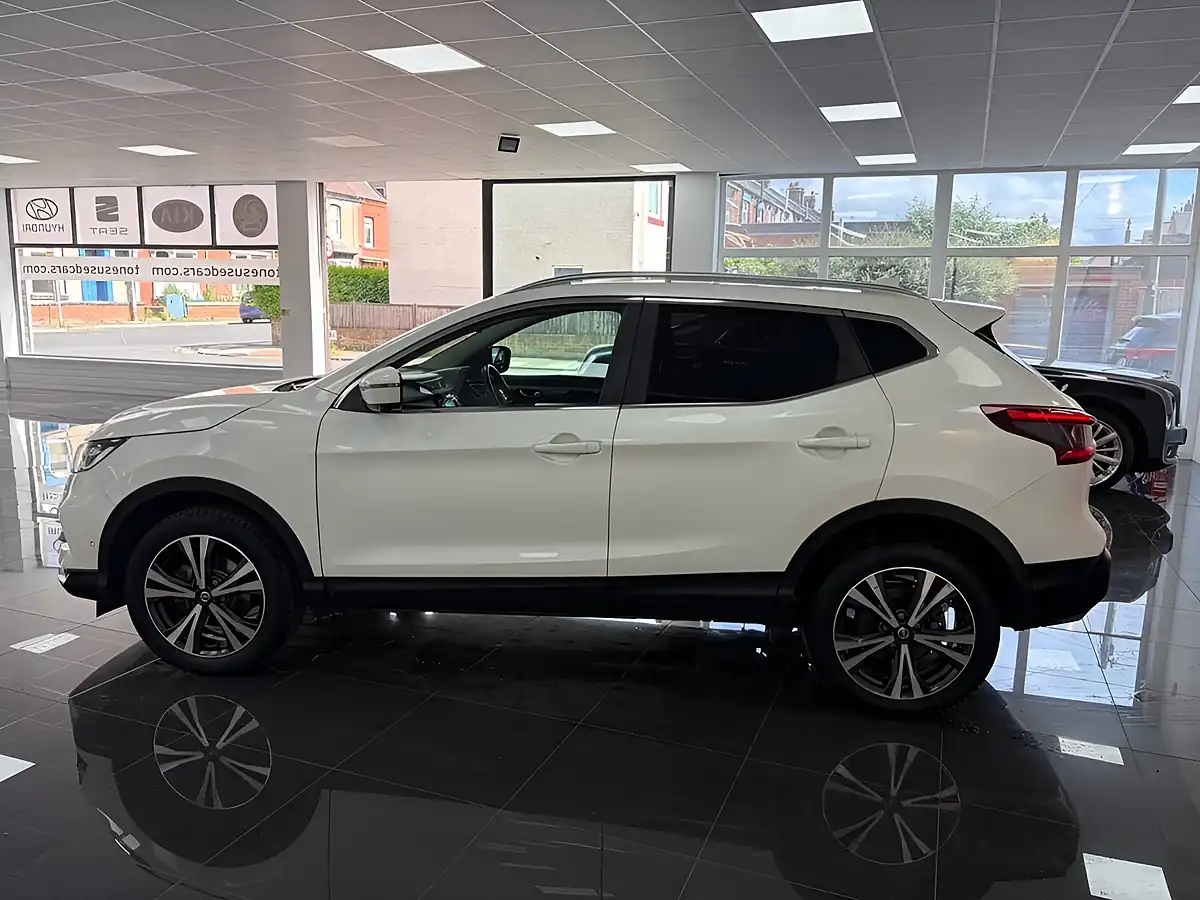 Used 2019 Nissan Qashqai N-Connecta White - Interior and Exterior details 7