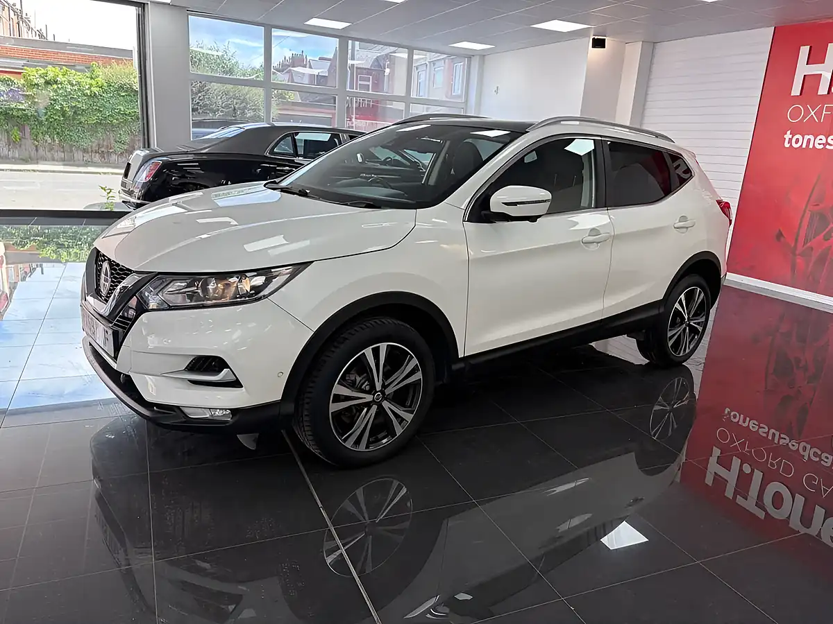 Used 2019 Nissan Qashqai N-Connecta White - Interior and Exterior details 8