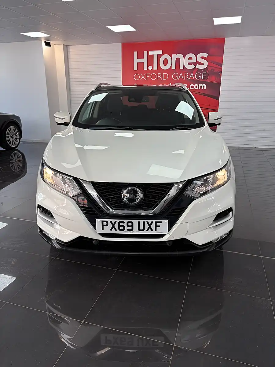 Used 2019 Nissan Qashqai N-Connecta White - Interior and Exterior details 9