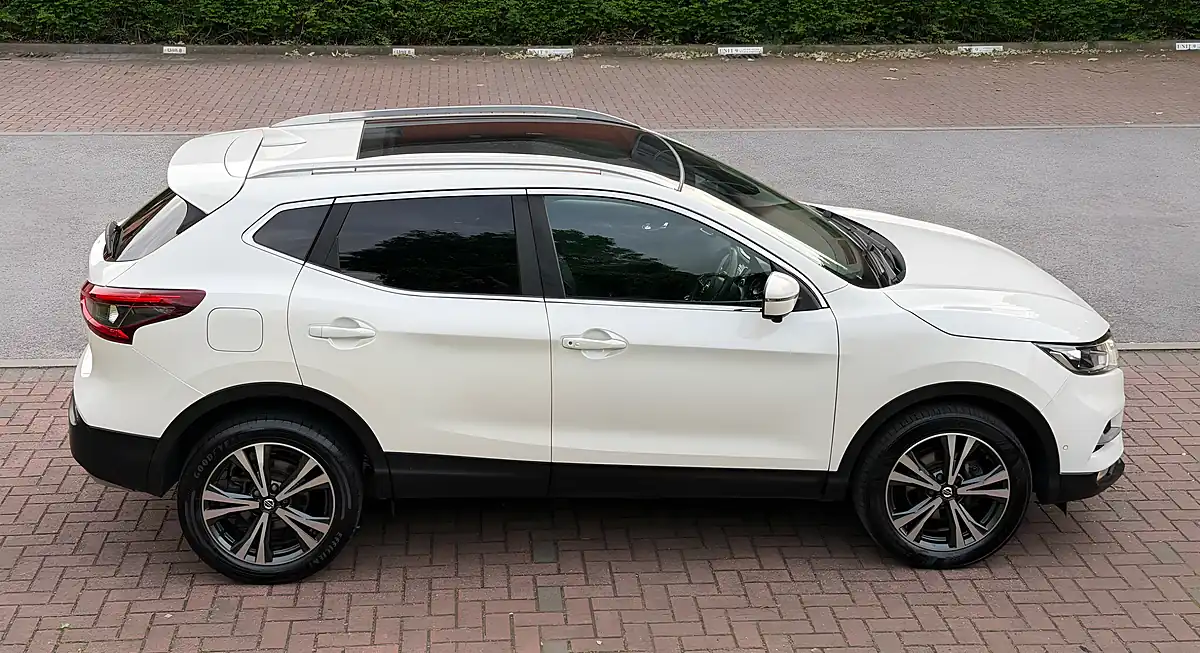 Used 2019 Nissan Qashqai N-Connecta White - Interior and Exterior details 11