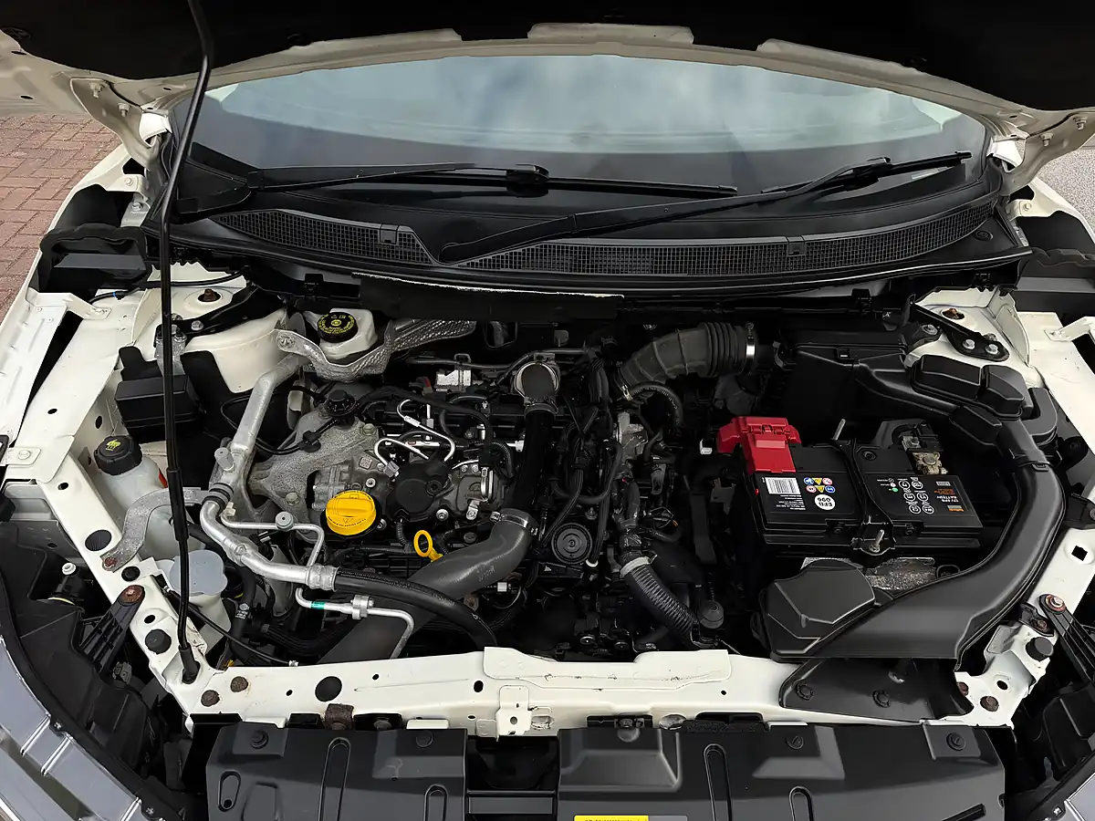 Used 2019 Nissan Qashqai N-Connecta White - Interior and Exterior details 12