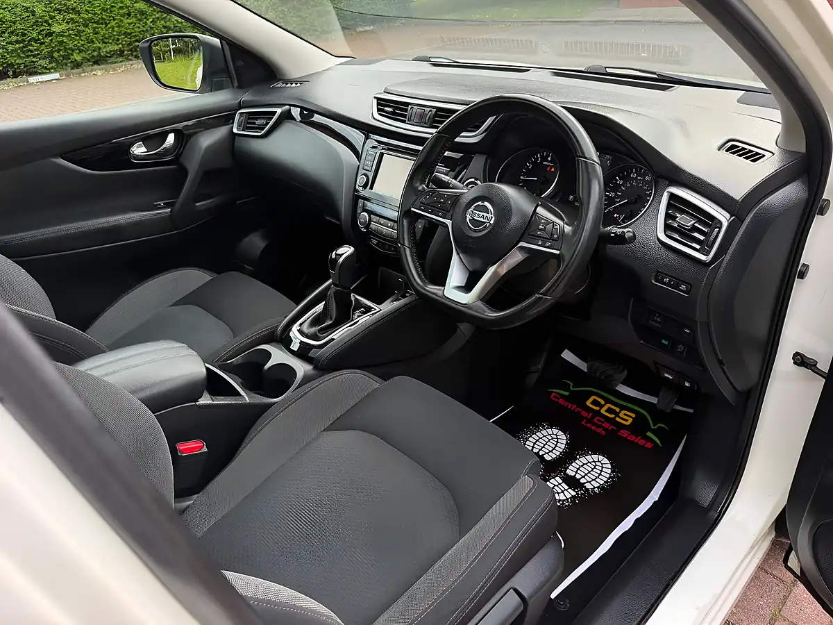 Used 2019 Nissan Qashqai N-Connecta White - Interior and Exterior details 16