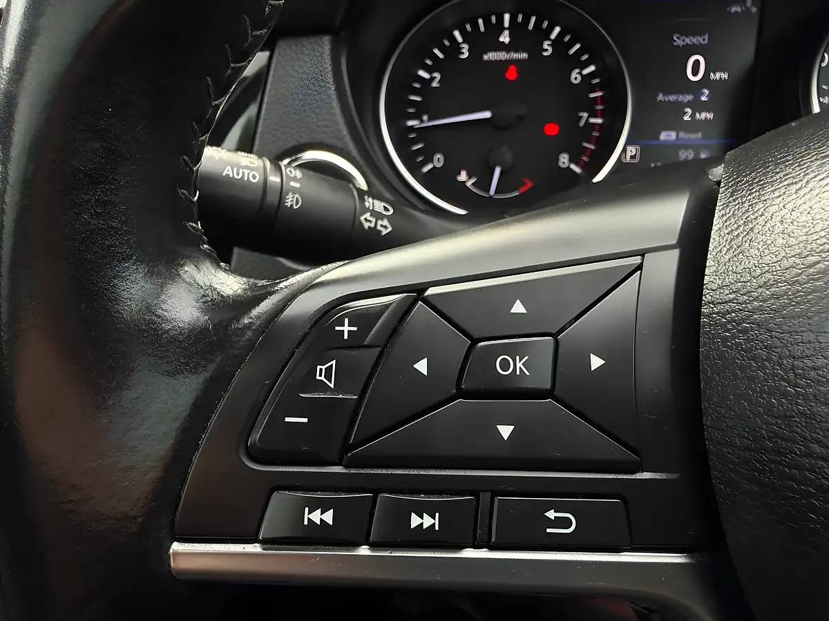 Used 2019 Nissan Qashqai N-Connecta White - Interior and Exterior details 17