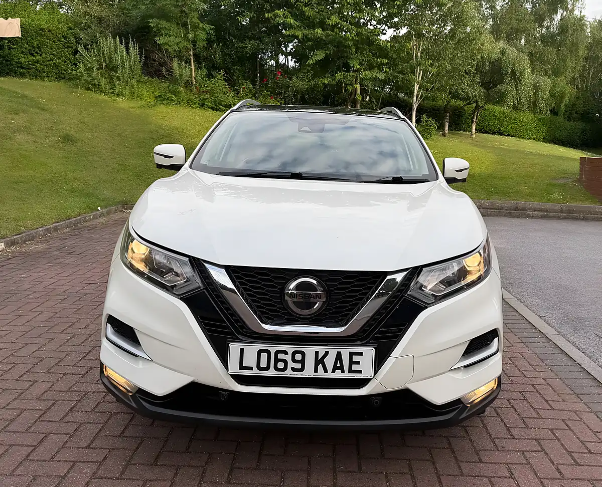 Used 2019 Nissan Qashqai N-Connecta White - Interior and Exterior details 3
