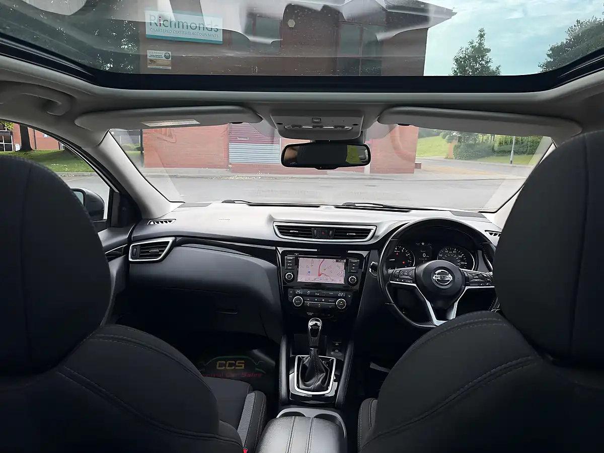 Used 2019 Nissan Qashqai N-Connecta White - Interior and Exterior details 4