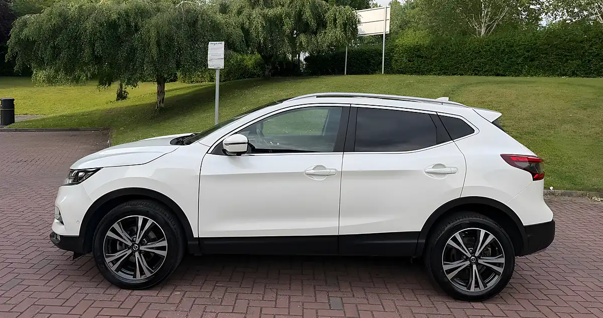 Used 2019 Nissan Qashqai N-Connecta White - Interior and Exterior details 5