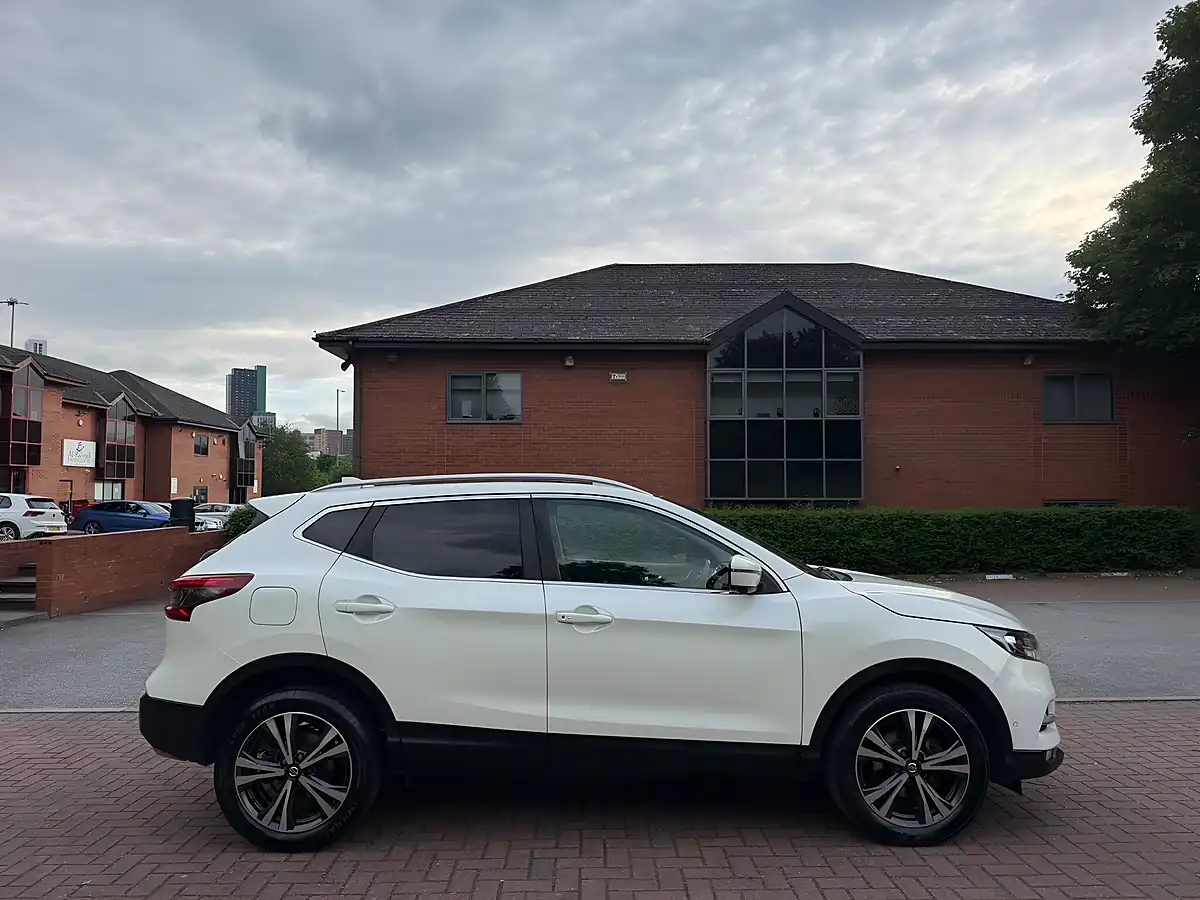 Used 2019 Nissan Qashqai N-Connecta White - Interior and Exterior details 6