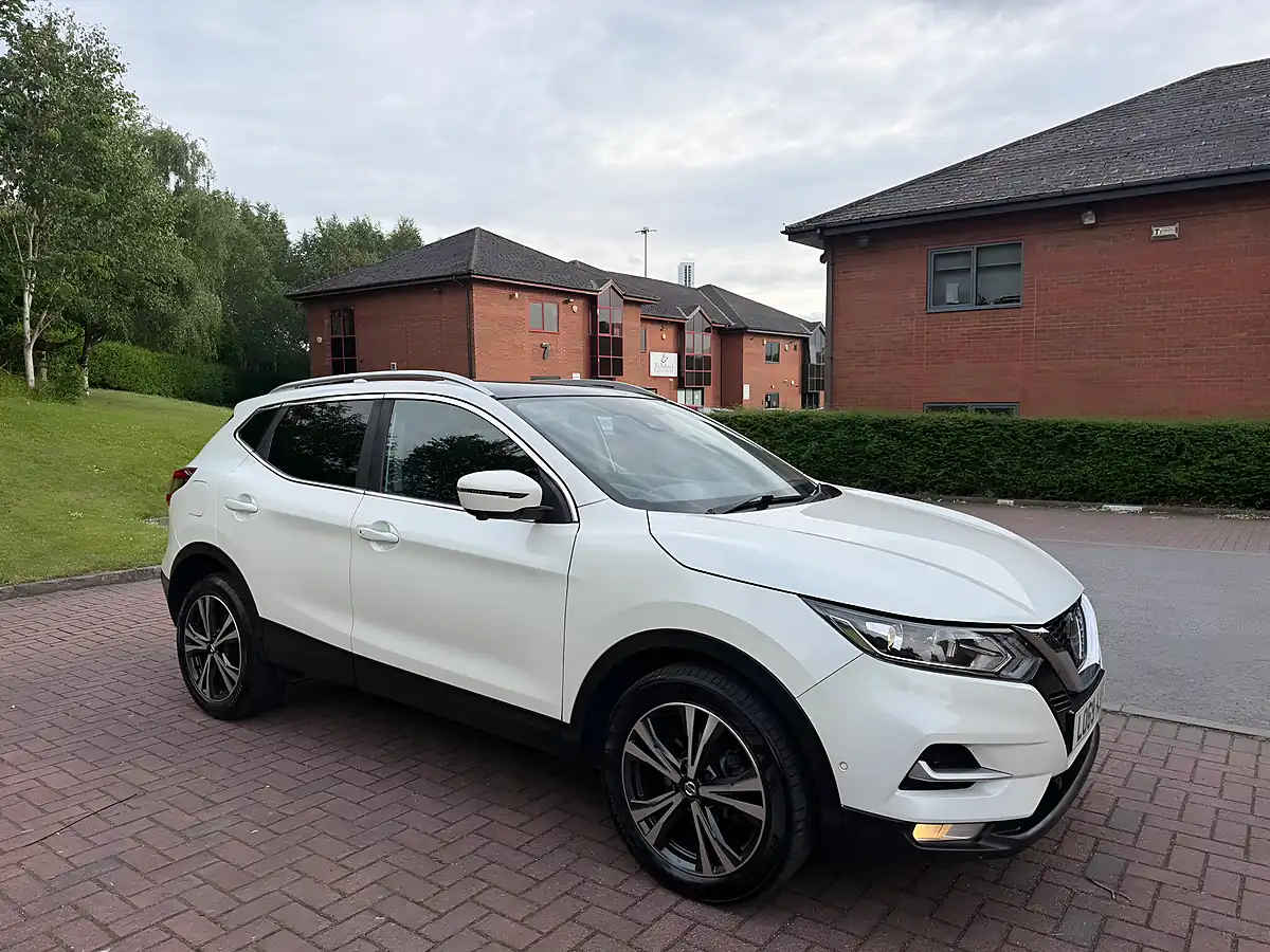 Used 2019 Nissan Qashqai N-Connecta White - Interior and Exterior details 7