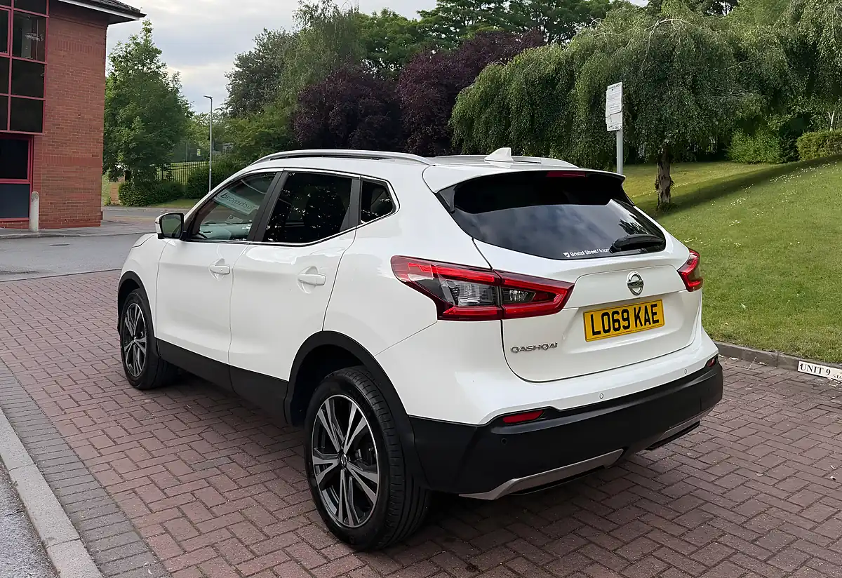 Used 2019 Nissan Qashqai N-Connecta White - Interior and Exterior details 8