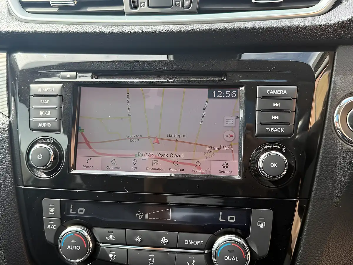 Used 2019 Nissan Qashqai N-Connecta White - Interior and Exterior details 15