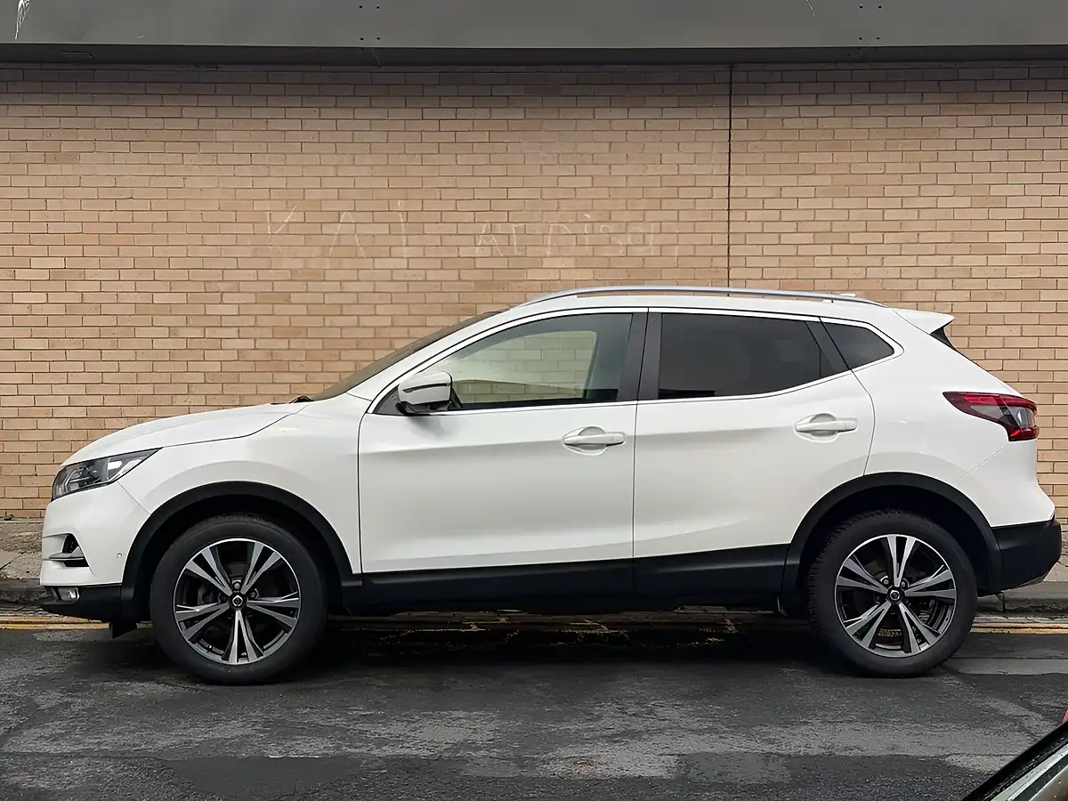 Used 2019 Nissan Qashqai N-Connecta White - Interior and Exterior details 4
