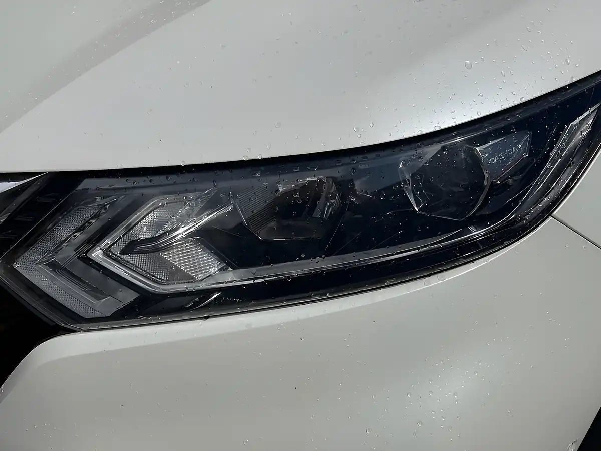 Used 2019 Nissan Qashqai N-Connecta White - Interior and Exterior details 7
