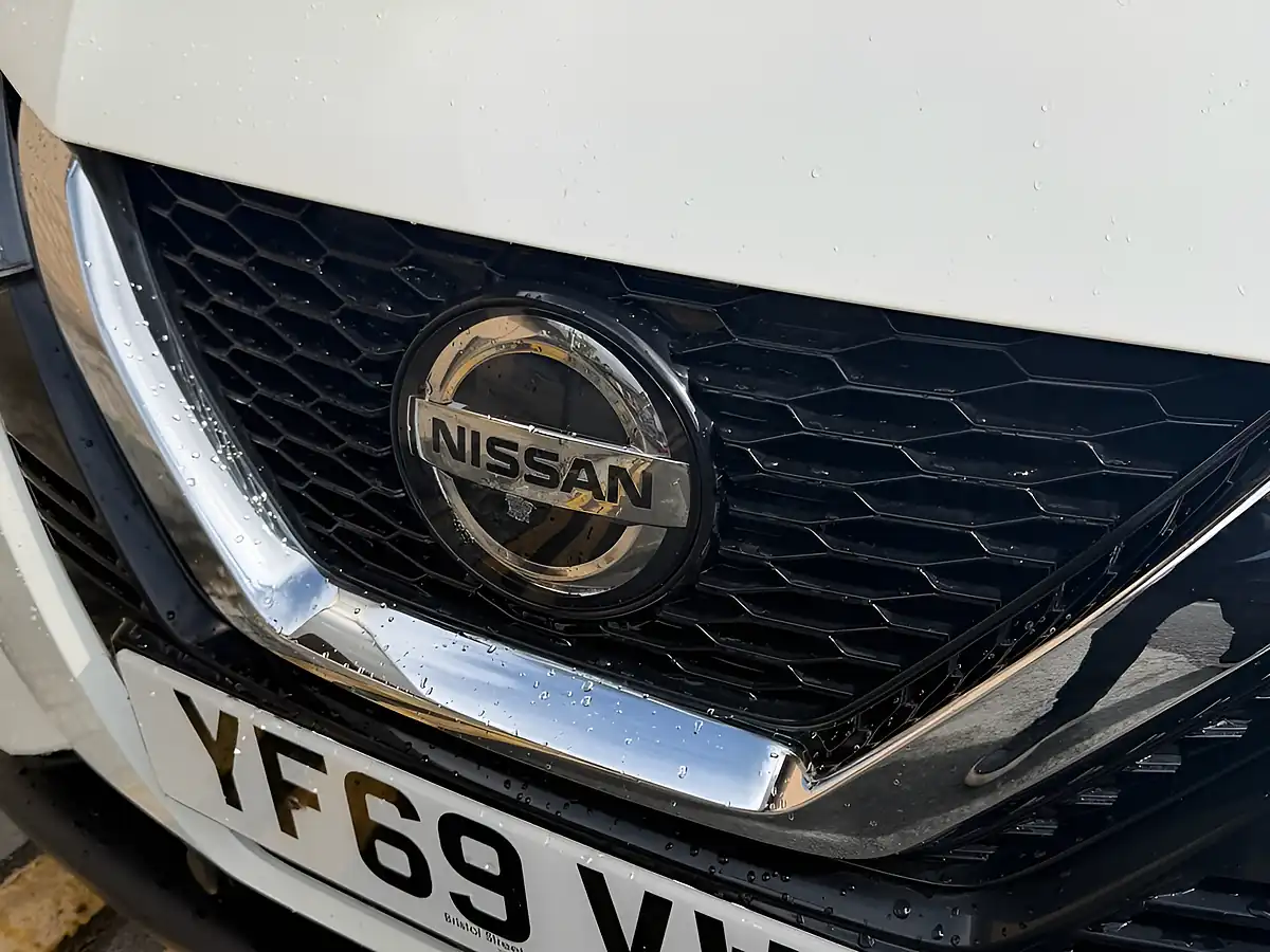 Used 2019 Nissan Qashqai N-Connecta White - Interior and Exterior details 8