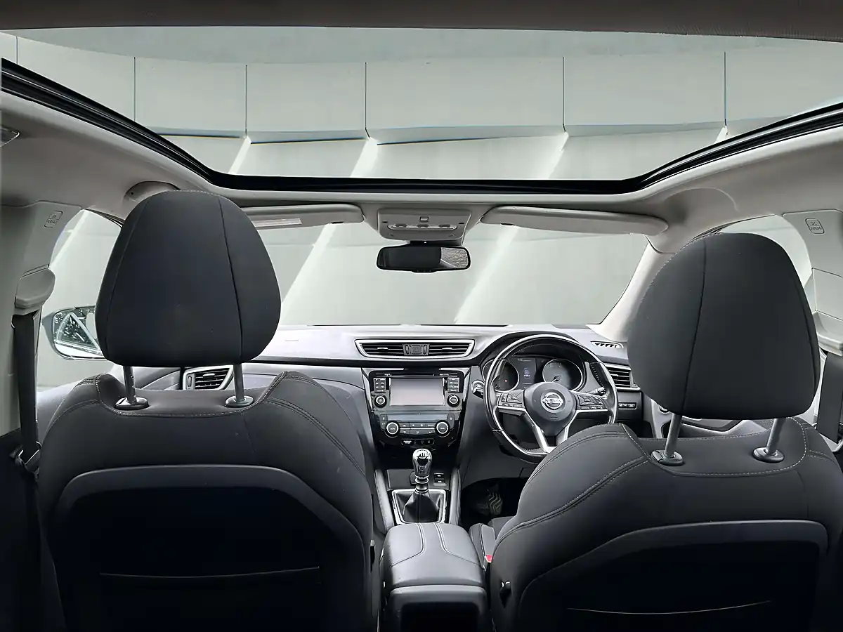 Used 2019 Nissan Qashqai N-Connecta White - Interior and Exterior details 17