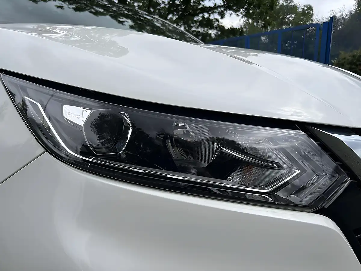 Used 2019 Nissan Qashqai N-Connecta White - Interior and Exterior details 19
