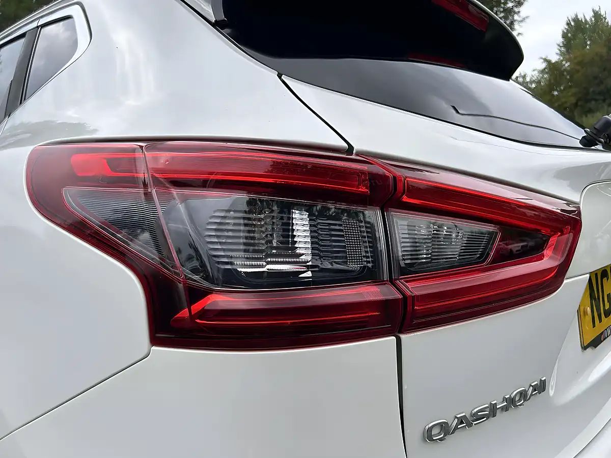 Used 2019 Nissan Qashqai N-Connecta White - Interior and Exterior details 20